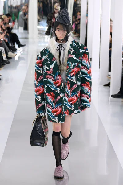Look 18